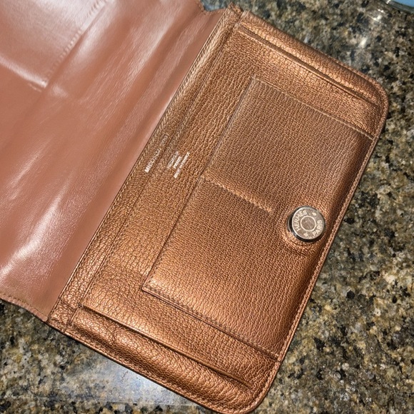 Hermes black leathered large continental wallet  w iridescent copper interior - Picture 4 of 9